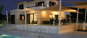  An outstanding luxury and comfort property  located in a quiet luxury complex 