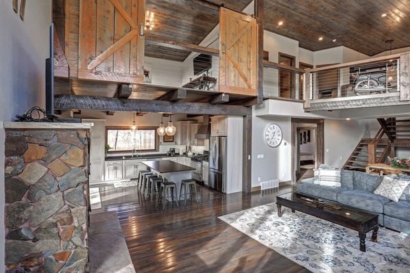 Smart TV, fireplace