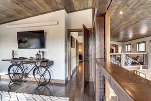 Interior - Bearded Wonder – Hot tub, shuffleboard, foosball & modern rustic mountain luxury! (Lead)