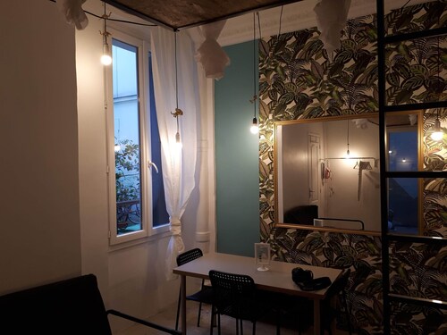 Arty 20m² district of BATIGNOLLES