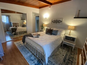 2 bedrooms, desk, iron/ironing board, free WiFi