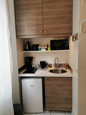 Réfrigérateur, micro-ondes, four, lave-vaisselle