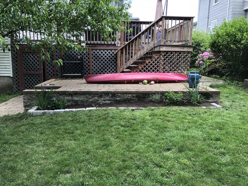 Single room, access to all household amenities, steps from commuter rail