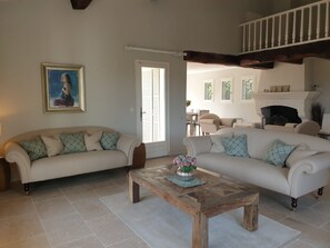 Smart TV, fireplace, DVD player, ping pong