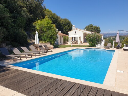 Beautiful villa in gated Domaine in French Riviera, stunning views, heated pool