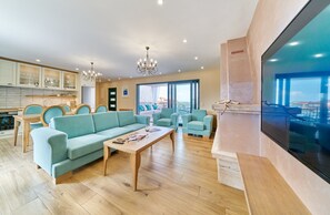 TV - Luxury Villa Indigo with Pool (Split)