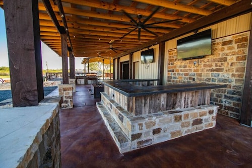 The Dam Ranch · The Dam Ranch | Country Living + Modern Amenities