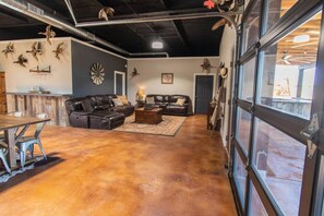 Interior - The Dam Ranch · The Dam Ranch | Country Living + Modern Amenities (New Braunfels)