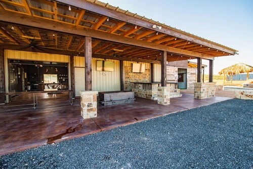 The Dam Ranch · The Dam Ranch | Country Living + Modern Amenities