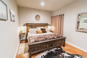 2 bedrooms, desk, WiFi, bed sheets - The Dam Ranch · The Dam Ranch | Country Living + Modern Amenities (New Braunfels)