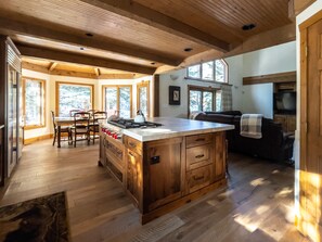 Interior - Beautiful Newly Remodeled Private Home. 5 Mins to DV Lifts and Main Street! (Park City)