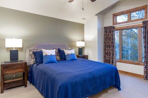 6 bedrooms, desk, iron/ironing board, free WiFi