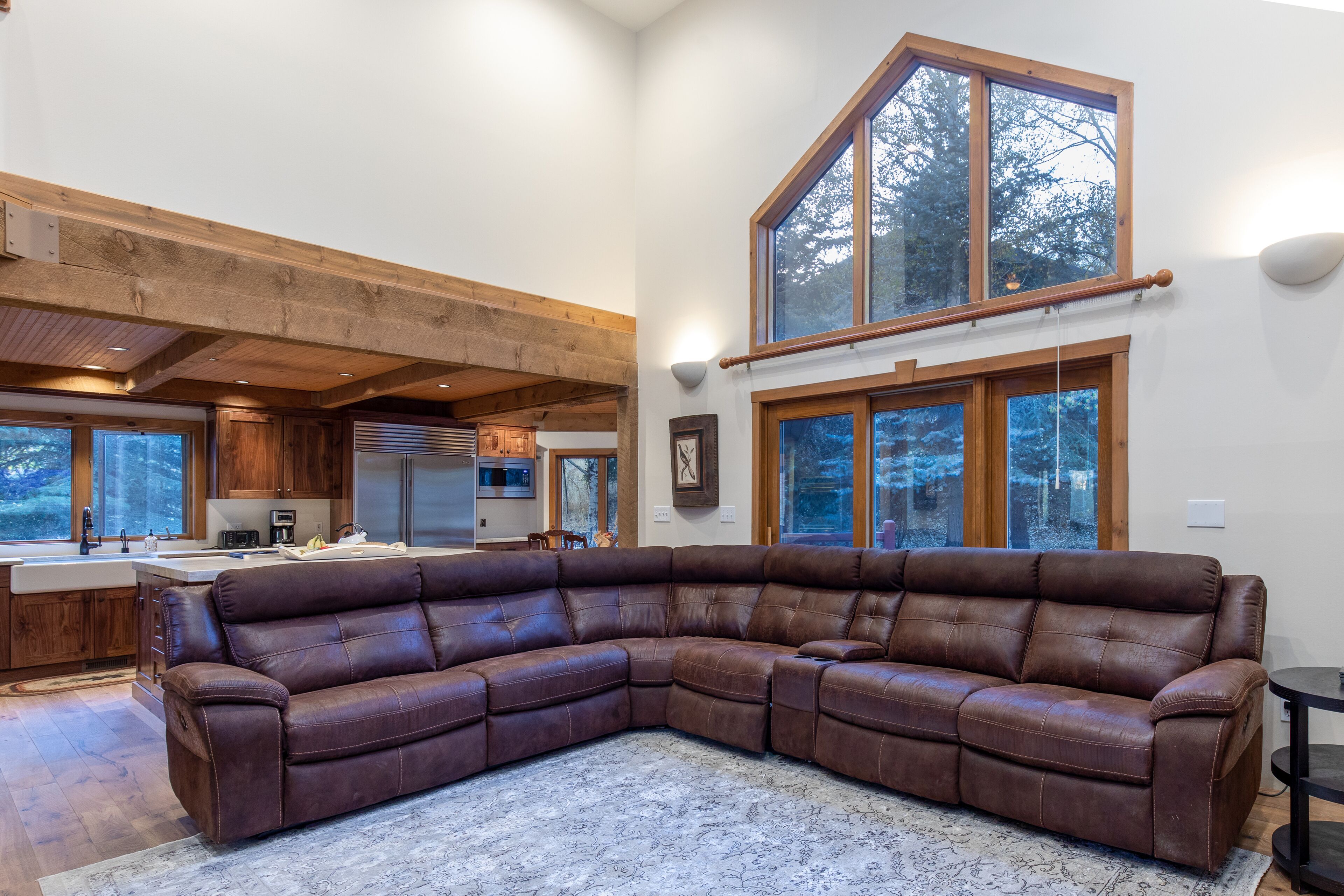 Beautiful Newly Remodeled Private Home. 5 Mins to DV Lifts and Main Street!