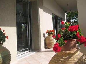 Exterior detail - Achilles Hotel (Pylos-Nestoras)