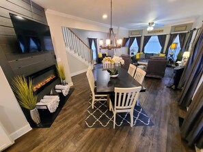 Dining - Wow! - Downtown Kalamazoo - 3rd Floor Arcade! (Kalamazoo)