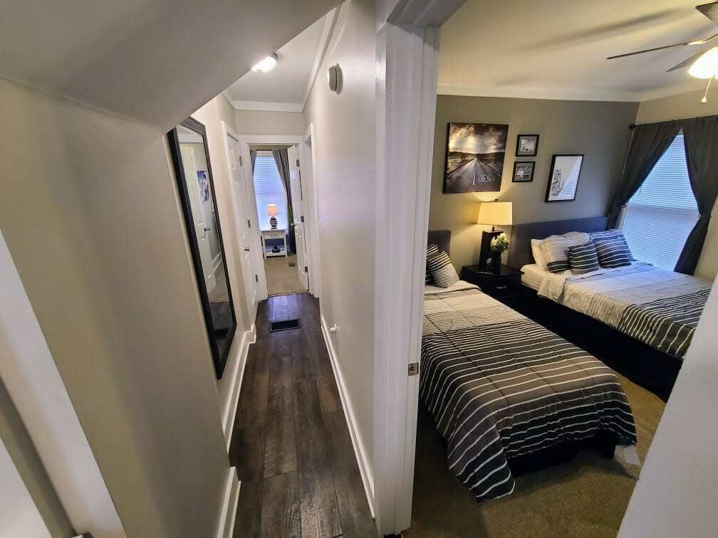 4 habitaciones, tabla de planchar con plancha, cuna de viaje y wifi 