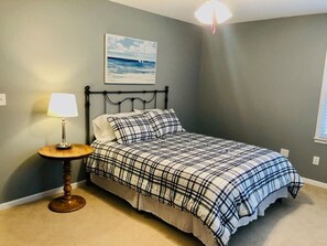 3 bedrooms, desk, travel cot, WiFi