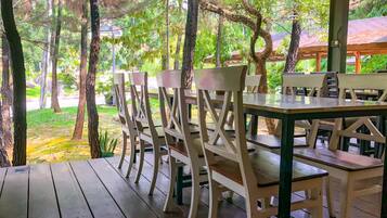 Tempat makan outdoor