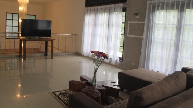 Living area - New Green Sentul Resort (Sentul City)