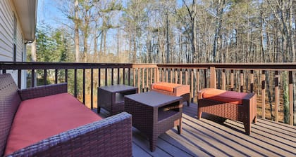 Location, Location! Minutes away from Mall of GA!