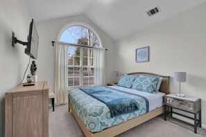 4 habitaciones, tabla de planchar con plancha y cuna de viaje 