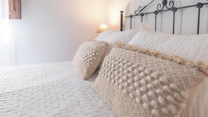 4 bedrooms, iron/ironing board, travel cot, WiFi - Los Almendros de Manuela El Borge by Ruralidays (Málaga)