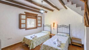 6 chambres, fer et planche à repasser, lit parapluie, Wi-Fi