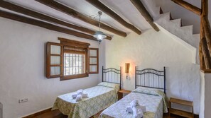 6 dormitorios, tabla de planchar con plancha, cuna de viaje y wifi