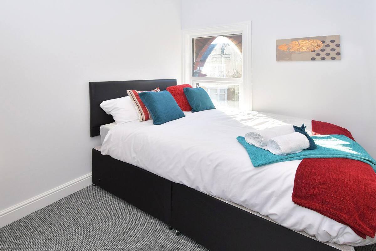 Superior Single Room, Shared Bathroom (With TV) | 1 bedroom