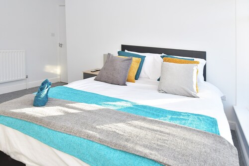 Townhouse @ 272 Walthall Street Crewe