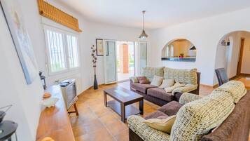 Televisie en een open haard