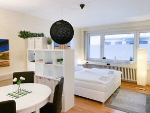 Premium Apartment (23) | Living area | Flat-screen TV - Relax Aachener Boardinghouse Premium 1 (Aachen)