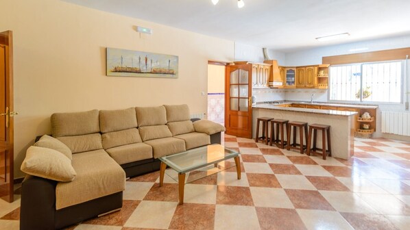 Televisión, chimenea, tenis de mesa y estéreo 