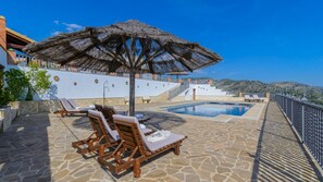 Pool - El Mirador de Iznájar by Ruralidays (Córdoba)