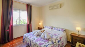 1 bedroom, iron/ironing board, travel cot, WiFi