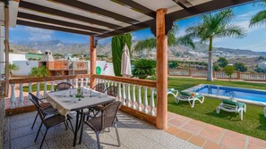 Outdoor dining - Villa Pastora Nerja by Ruralidays (Málaga)