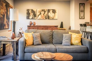 Smart TV, fireplace, ping pong - Bear Creek Lodge - 1 Bedroom with Forest View (Telluride)