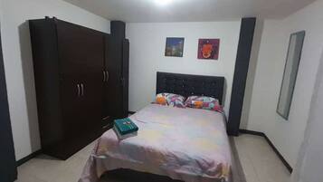 1 habitación, tabla de planchar con plancha, wifi y ropa de cama