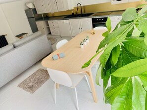 Dining - Apartment close to Paris, Disneyland and Vallée Village. (Villiers-sur-Marne)