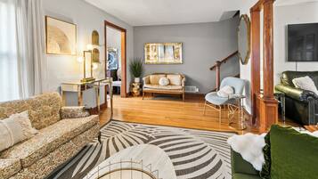 Smart TV, lareira, videogames, pebolim