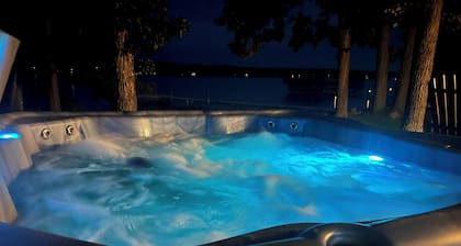 Relax at The Lazy Loon- Lakeside fire pit/Swimming/Hot tub/Game room