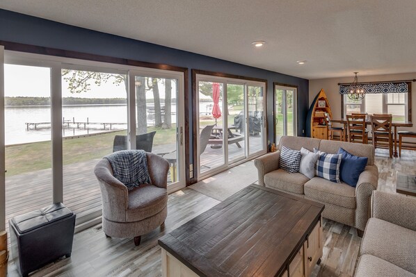 تلفزيون ذكي، مدفأة، ألعاب فيديو، مشغل دي في دي