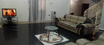 5 bedroom house for rent