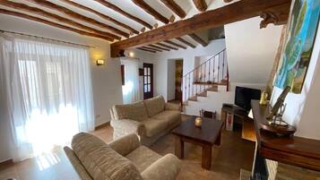 TV, fireplace, books, stereo