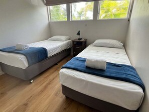 3 habitaciones, tabla de planchar con plancha y wifi gratis 