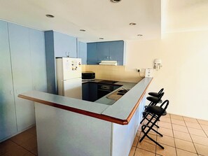 Refrigerador, microondas, horno y lavavajillas 