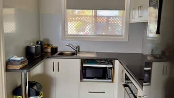 Refrigerador, microondas, horno, tetera/pava eléctrica