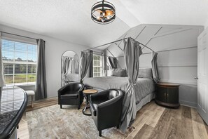 4 bedrooms, desk, iron/ironing board, free WiFi