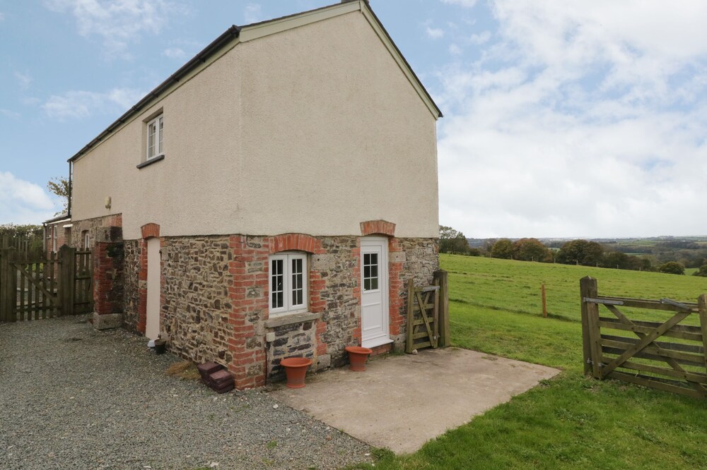 LANGHAM HOUSE COTTAGE, pet friendly, luxury holiday cottage in Lifton
