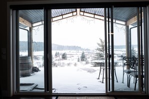 Interior - Moose Bottom Cottage/entire home/pet/garage (Rockyview County)